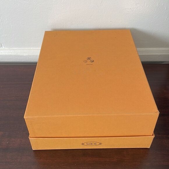 Tod’s Women’s tronchetto leather upper/ lining Chelsea boot US 5,5 and 8,5 NIB - Picture 12 of 13